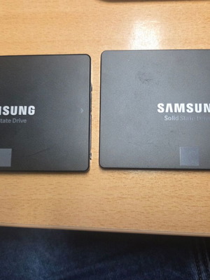 Samsung 860 Evo 250GB SSD like new, pack of 2