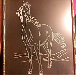  Πίνακας κέντημα με χρυσή κλωστή σε μαύρο φόντο με μπρονζέ κορνίζα ''Άλογο'' (42*62cm)