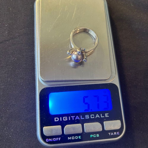 Silver 925 ring with white stones like new