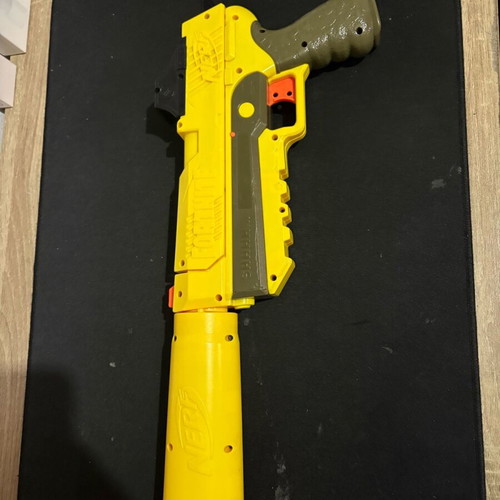 Nerf toy gun like new with bonus plastic darts