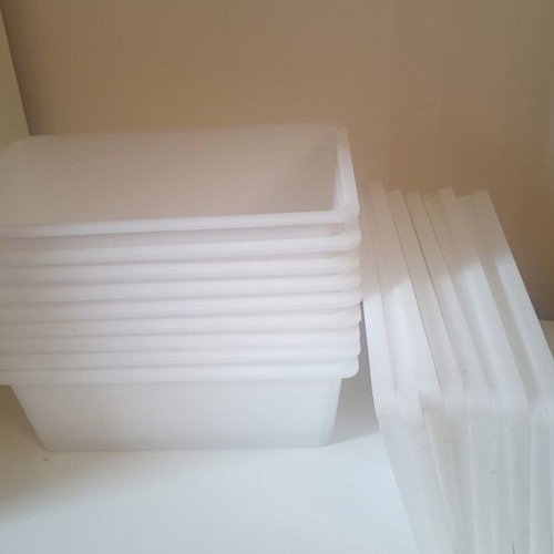 Plastic containers set of 9 like new, suitable for food