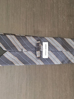 Branded tie in excellent condition