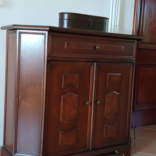 Small wooden cabinet 1.00 x 0.35 x 0.85 m