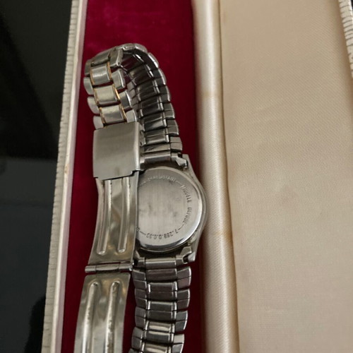 Vogue women's wristwatch used vintage in very good condition