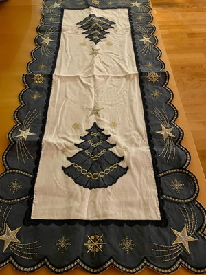 Vintage Christmas set of three pieces like new, white/blue/gold