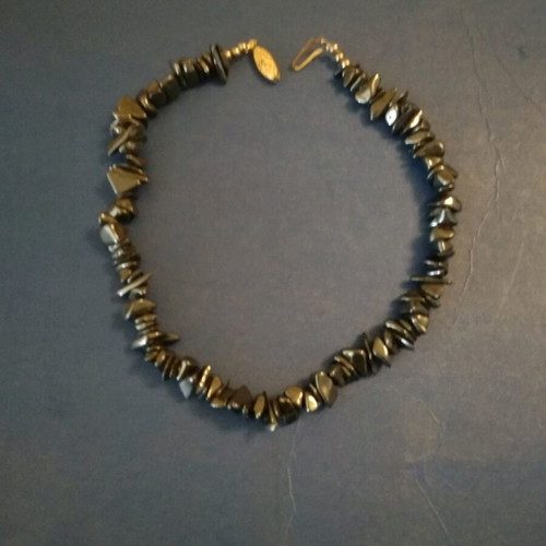 Hematite choker like new with irregular stones black gray