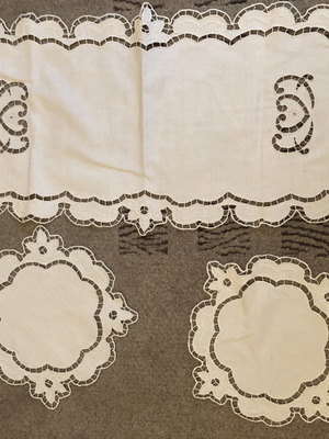 Table runner used with 2 handmade napkins