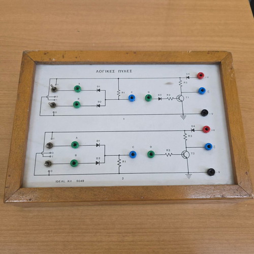 Ideal Kit 5049 educational module with logic gates used
