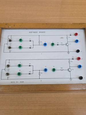 Ideal Kit 5049 educational module with logic gates used