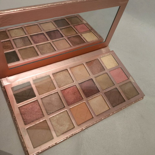 Makeup Revolution palette like new with 4 new beauty blenders