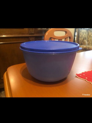 Tupperware slightly used