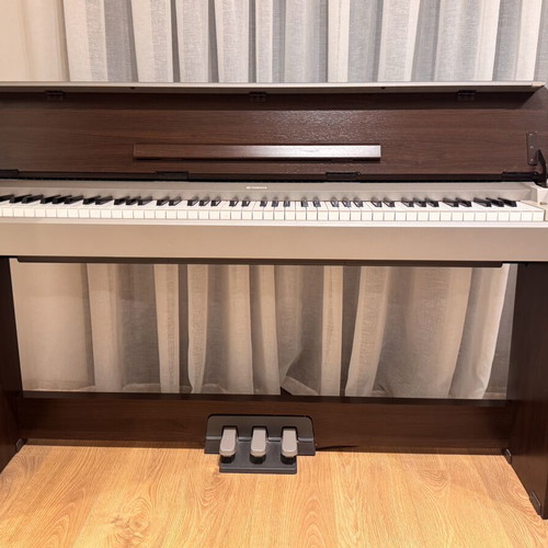 Yamaha Electric Piano YDP S30 Like New, Dark Brown Wood