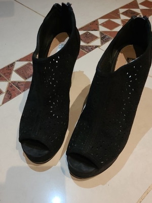 Xti suede peep toe pumps size 38 like new, black