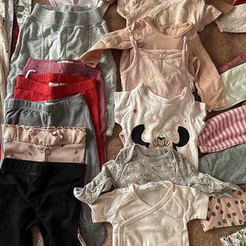 Baby girl clothes like new, pack of 125 pieces (0-9 months)