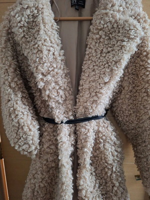 Zara coat like new, beige with belt, size S