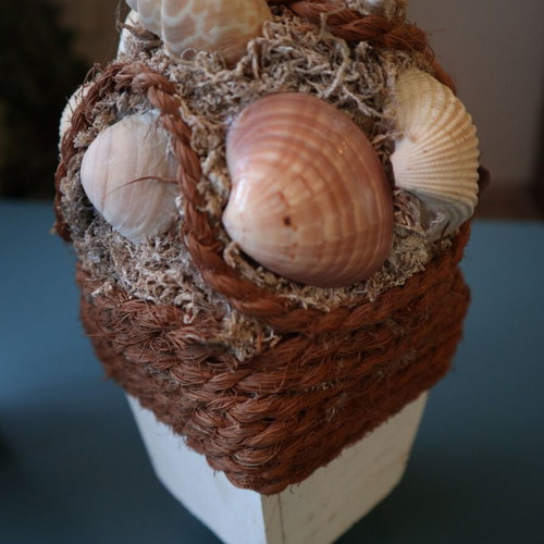 Wooden decorative items with shells like new, set of 2 pieces