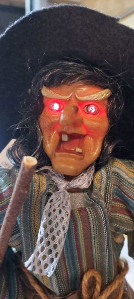 Halloween Witch Doll Μάγισσα Κούκλα που Γελάει Laughing witch doll No1