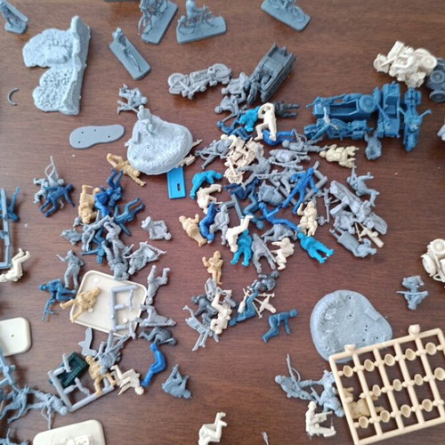 Set of 2cm soldier miniatures with military equipment and vehicles