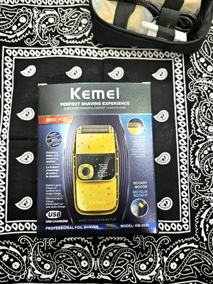 Kemei KM-2028 shaver new with trimmer for sideburns