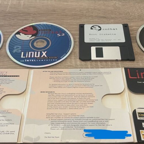 Red Hat Linux 5.2 Official Box Set like new, 3 CDs and Boot Diskette