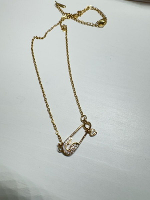 Chain new, gold color