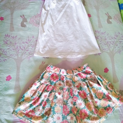 Set white t-shirt with floral shorts like new, 12 years old, 152cm
