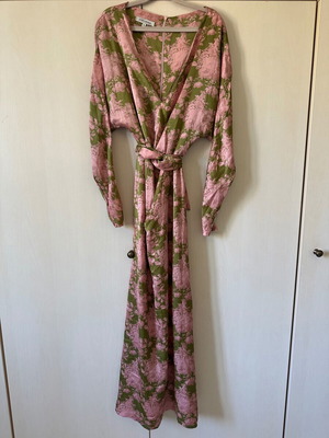 Milkwhite dress small, like new, pink and green
