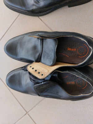 Leather safety shoes new, size 47, black, two pairs