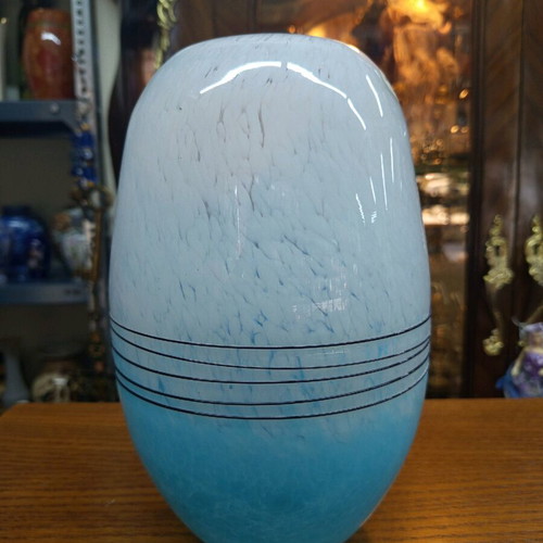 Glass vase Blue and white wave like new