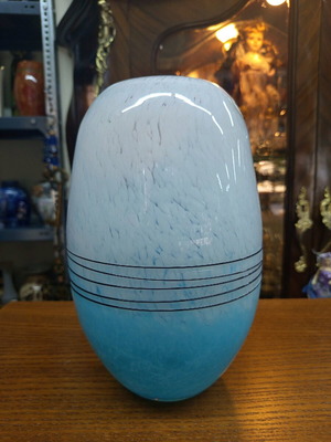 Glass vase Blue and white wave like new