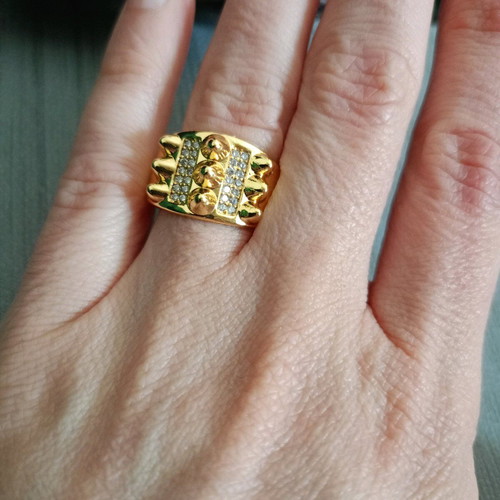 Bling ring like new, gold color