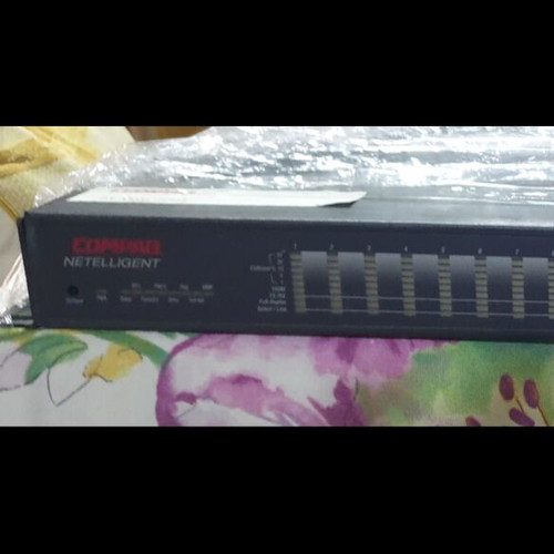 Compaq 5708 Intelligent 4230 Rackmount 8-Port MDI TX Dual-Speed Ethernet Switch used