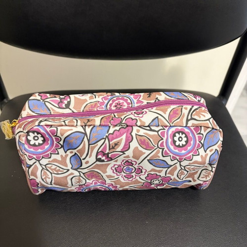 Estée Lauder toiletry bag like new