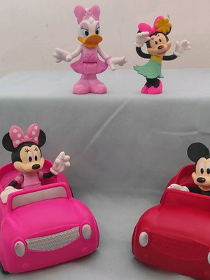 Disney set Mickey, Minnie and Daisy with cars like new