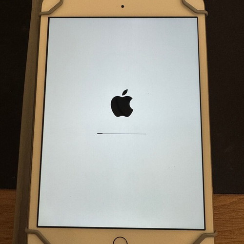 Apple iPad mini 3 16GB like new with charger and case