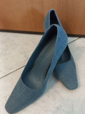 Women's denim color pumps size 37 with high thin heel like new