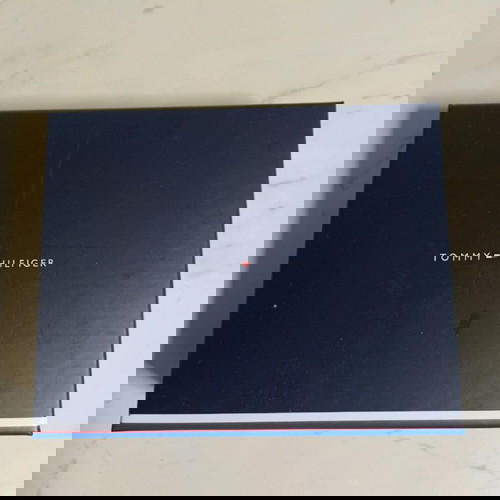 Кутия Tommy Hilfiger като нова от портфейл