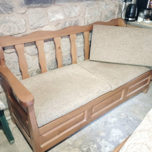 Vintage sofa like new with two storage compartments