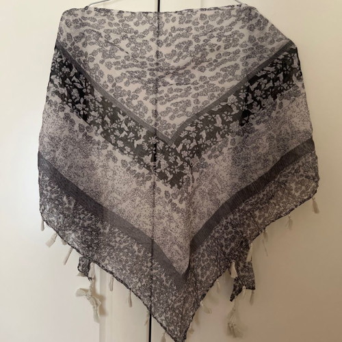 Scarf white purple used, excellent condition