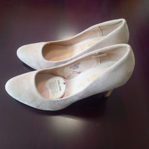 VoI & Noi Suede Nude Pumps size 38, new, 9 cm heel