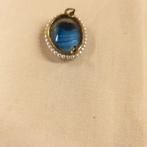 Oval small brooch with pearl border used, vintage