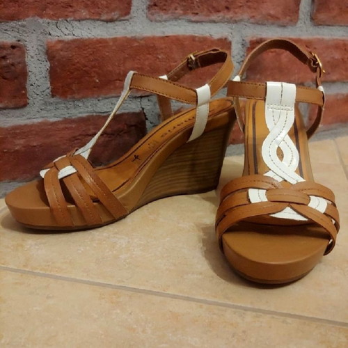 Tamaris leather platform sandals used, tan with white design, size 36
