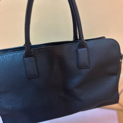 Голяма кожена дамска чанта Primark в чудесно състояние, черна