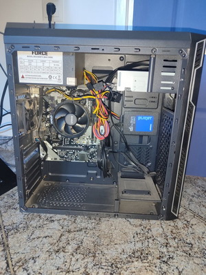 PC with AMD Ryzen 3 2200G and Vega 8 Graphics like new