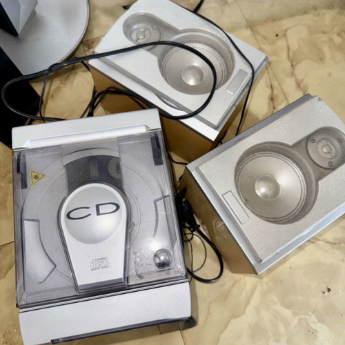 United CD player gray like new