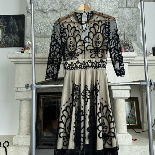 Mangano Italy lace dress like new, beige