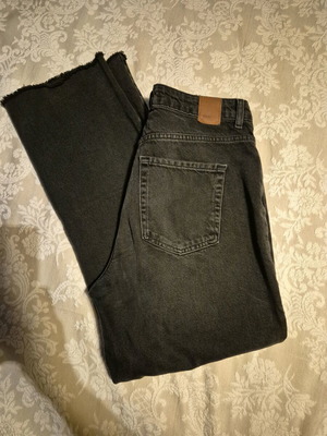 Zara high-waisted jeans like new, black with small frays at hem