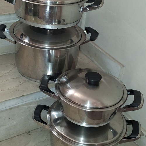 Amse pots set of 4 used, different sizes