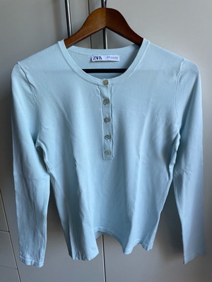 Zara blouse thin turquoise medium like new with buttons