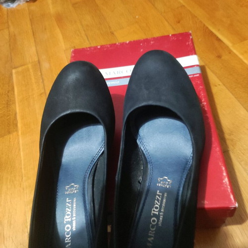 Marco Tozzi leather pumps size 38 like new black